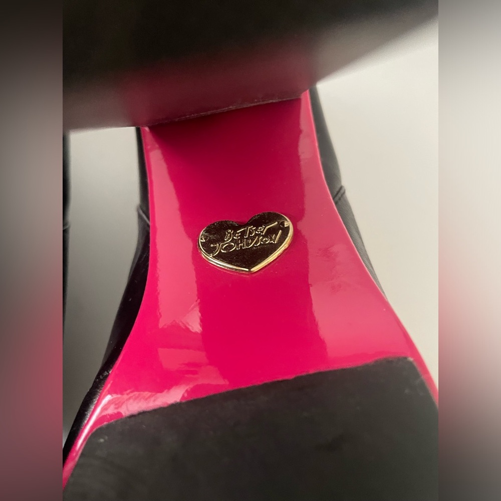 Betsey Johnson Fabulous Black Leather Ankle Boots with Pink Trim - Picture 9 of 15